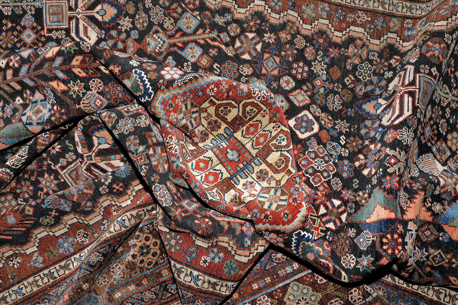 Ghaschghai Perserteppich antik | Medaillon