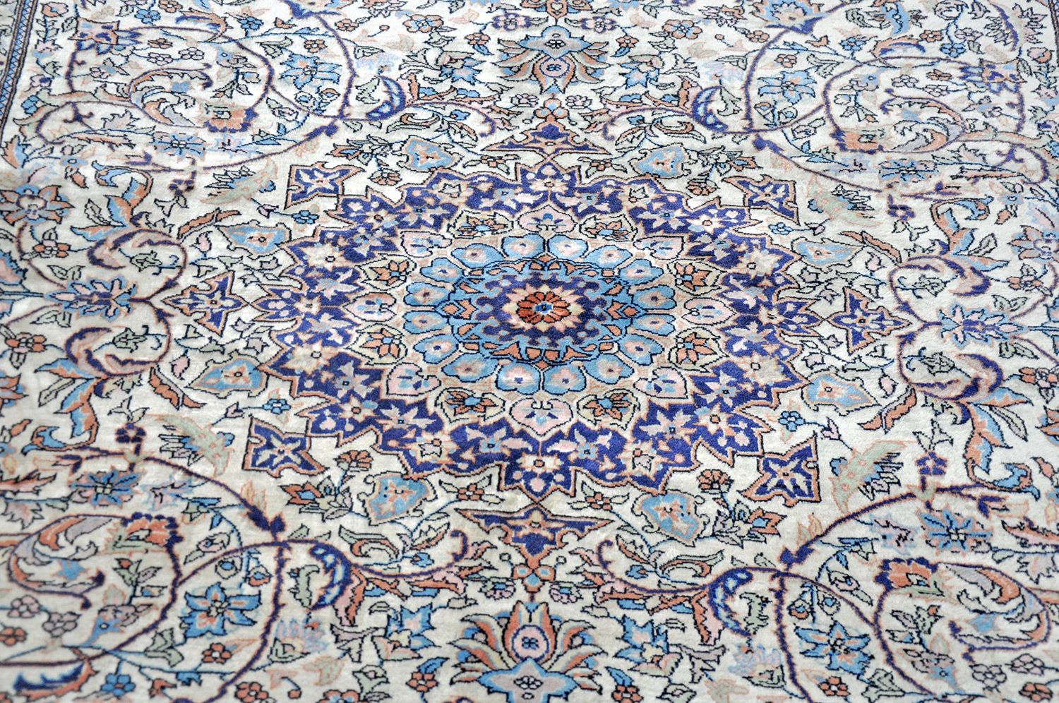 Lahore Keschan Orientteppich neu | Floral