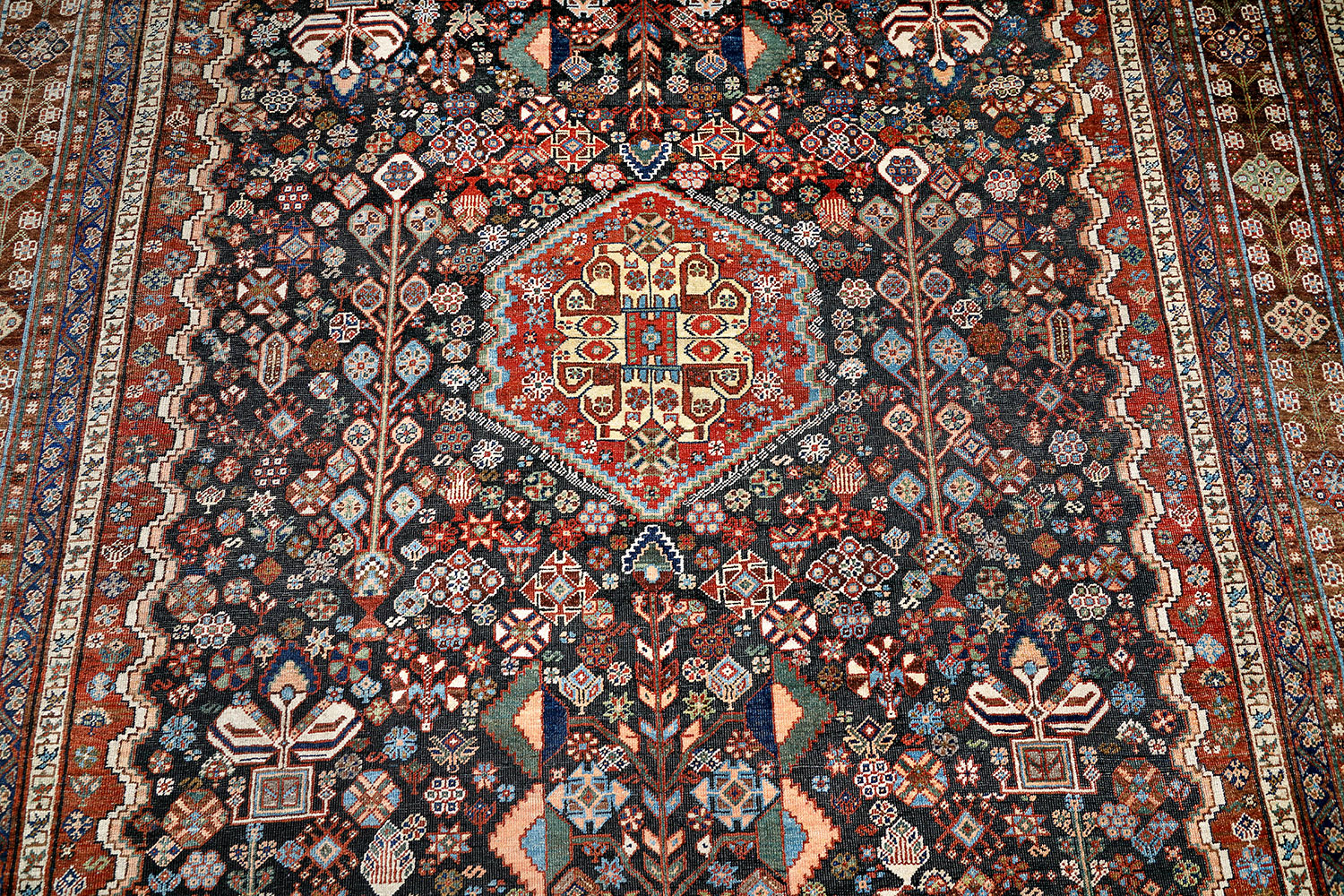 Ghaschghai Perserteppich antik | Medaillon