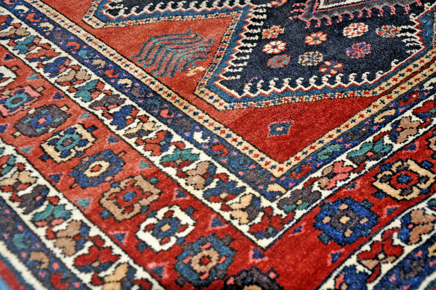 Niriz Perserteppich antik | Medaillon