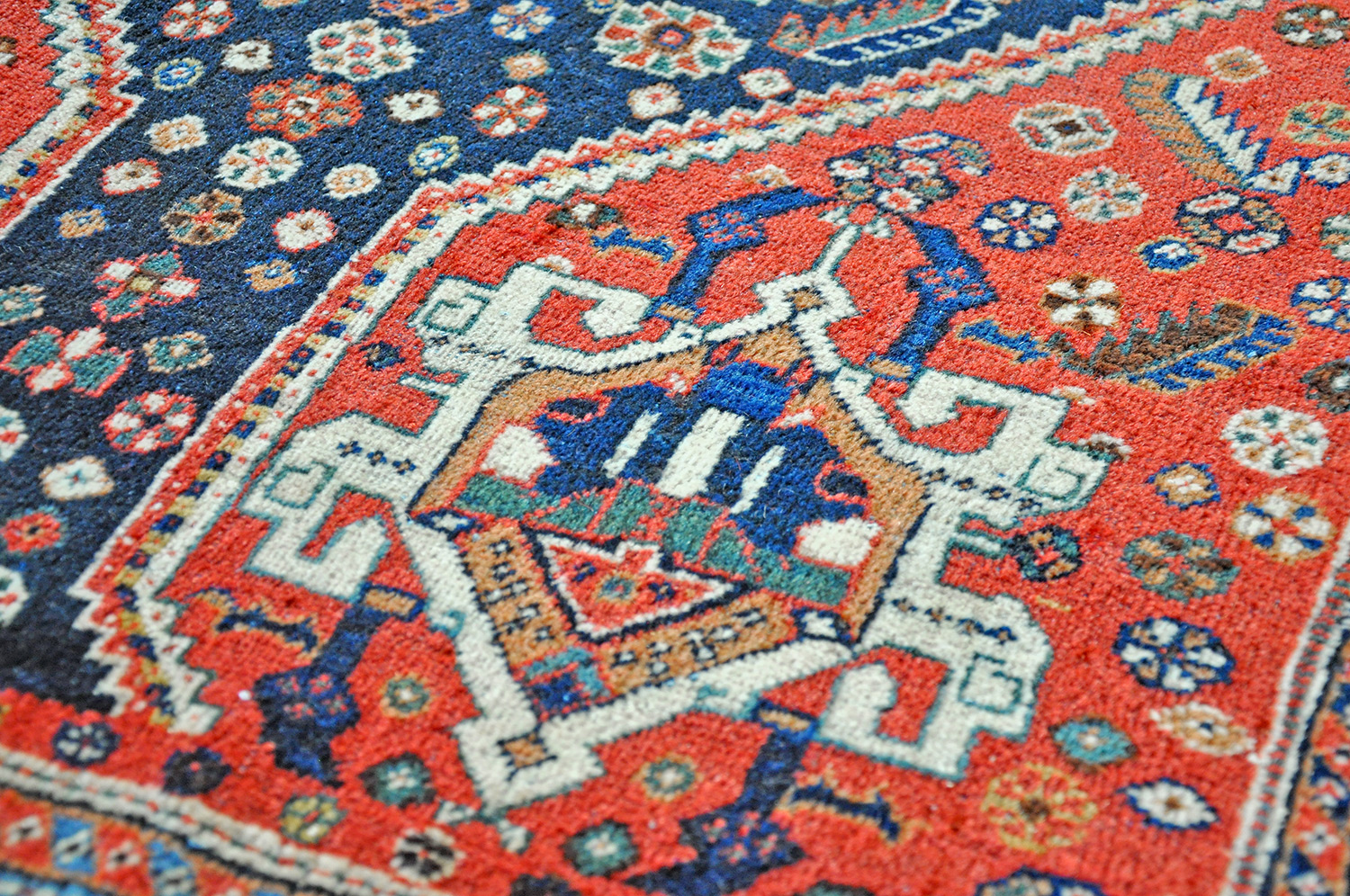 Ghaschghai Perserteppich antik | Adlermotive