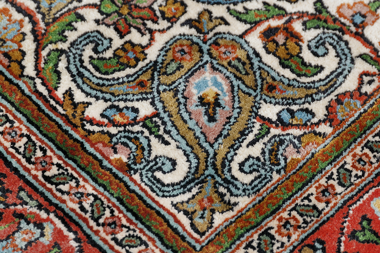 Kaschmir Seidenteppich Brücke Indien | Floral