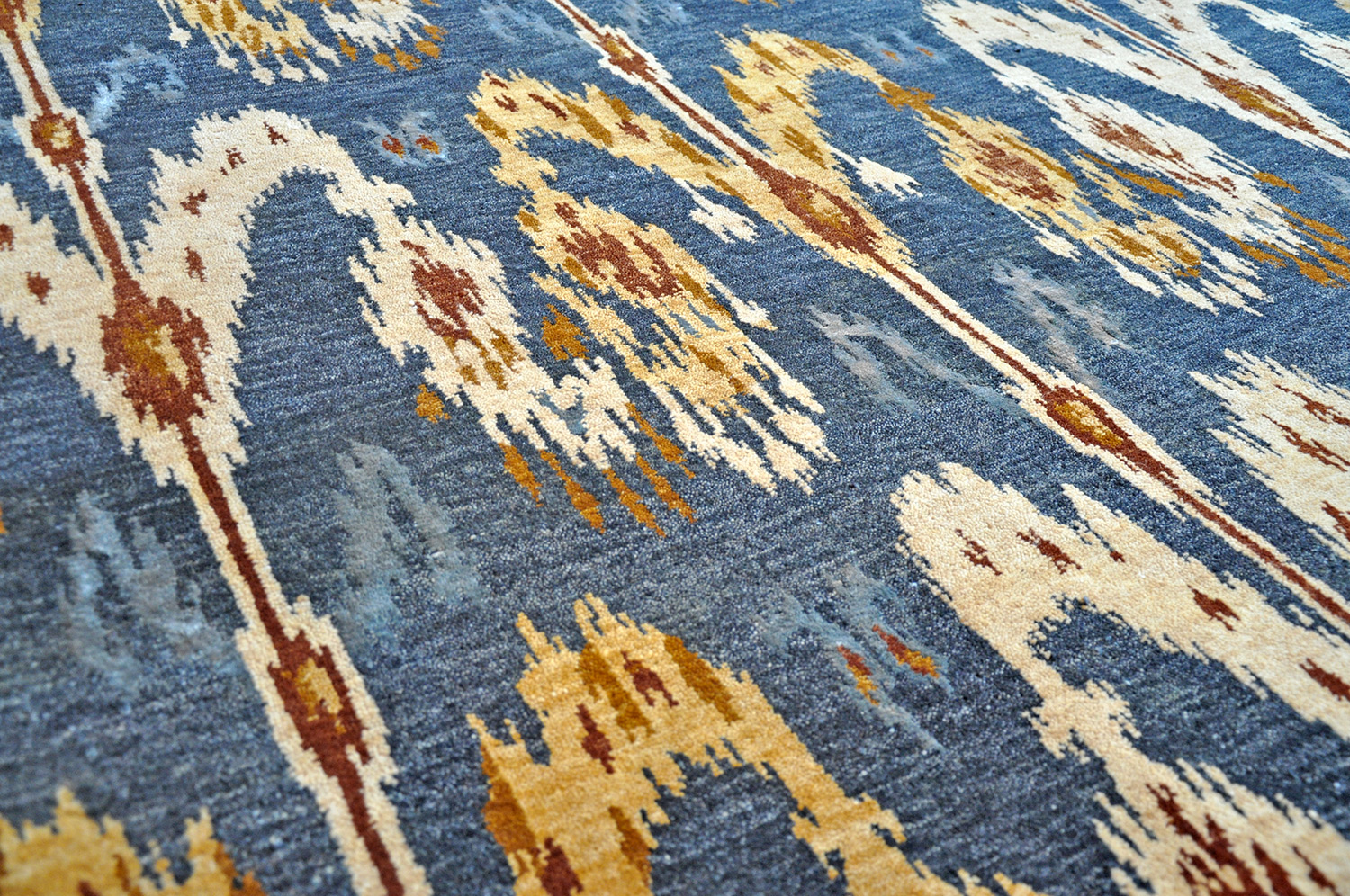 Nepalteppich modern Ikat anthrazit | Hochlandwolle