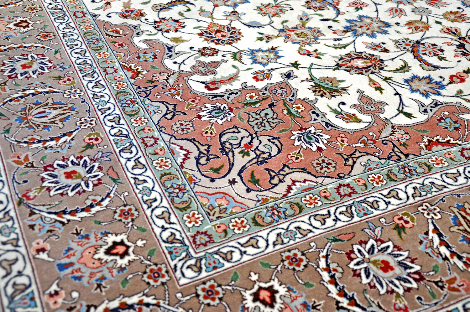 Täbriz Perserteppich neu 50 Raj | Medaillon