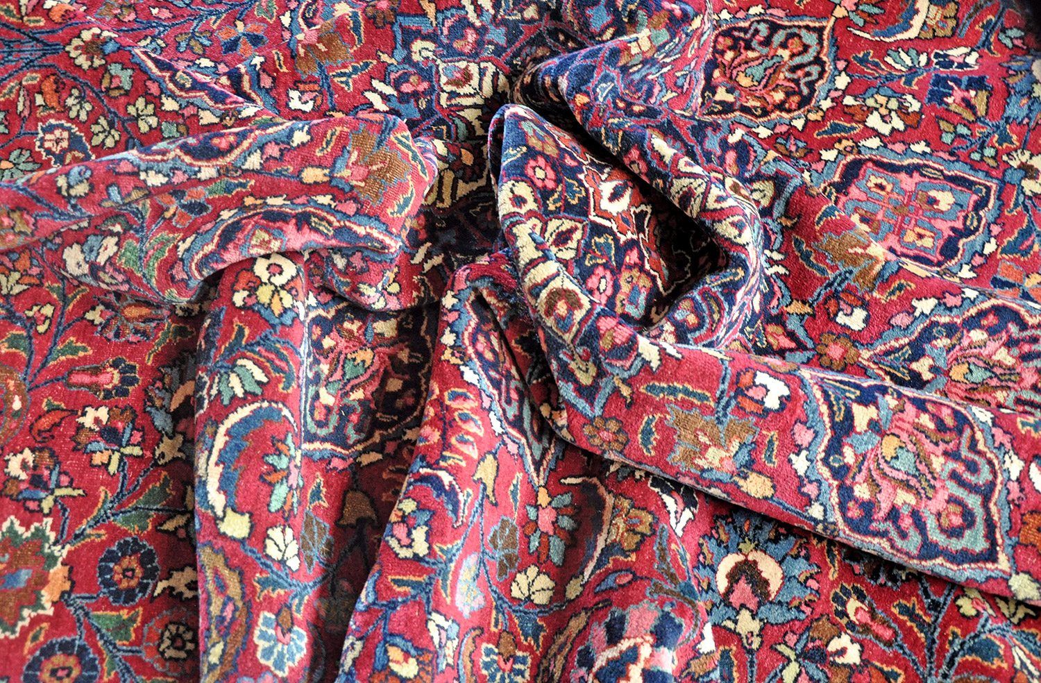 Mesched Perserteppich alt Übermaß | Medaillon