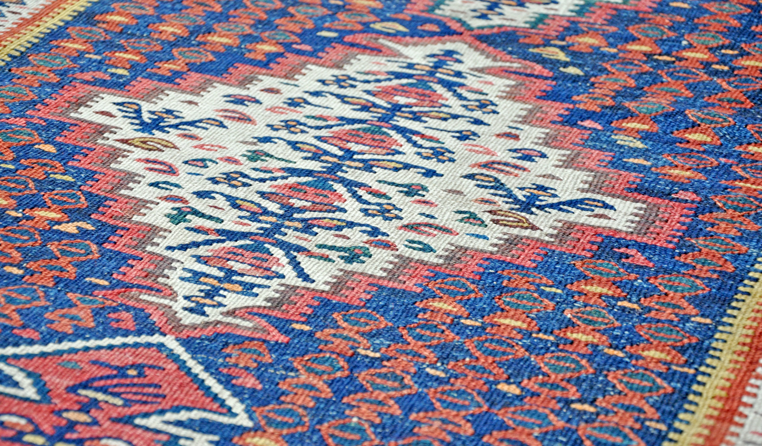 Senneh Kelim Perserteppich antik | dunkelrot