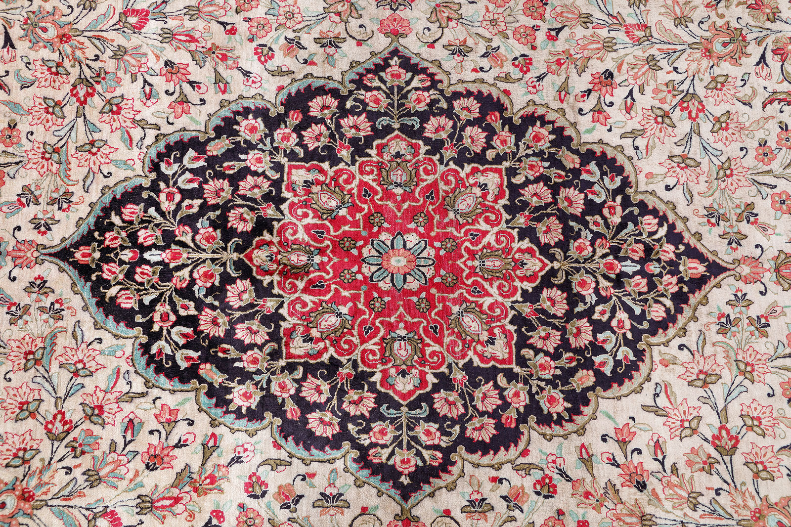 Ghom Perserteppich Seide neu | Floral