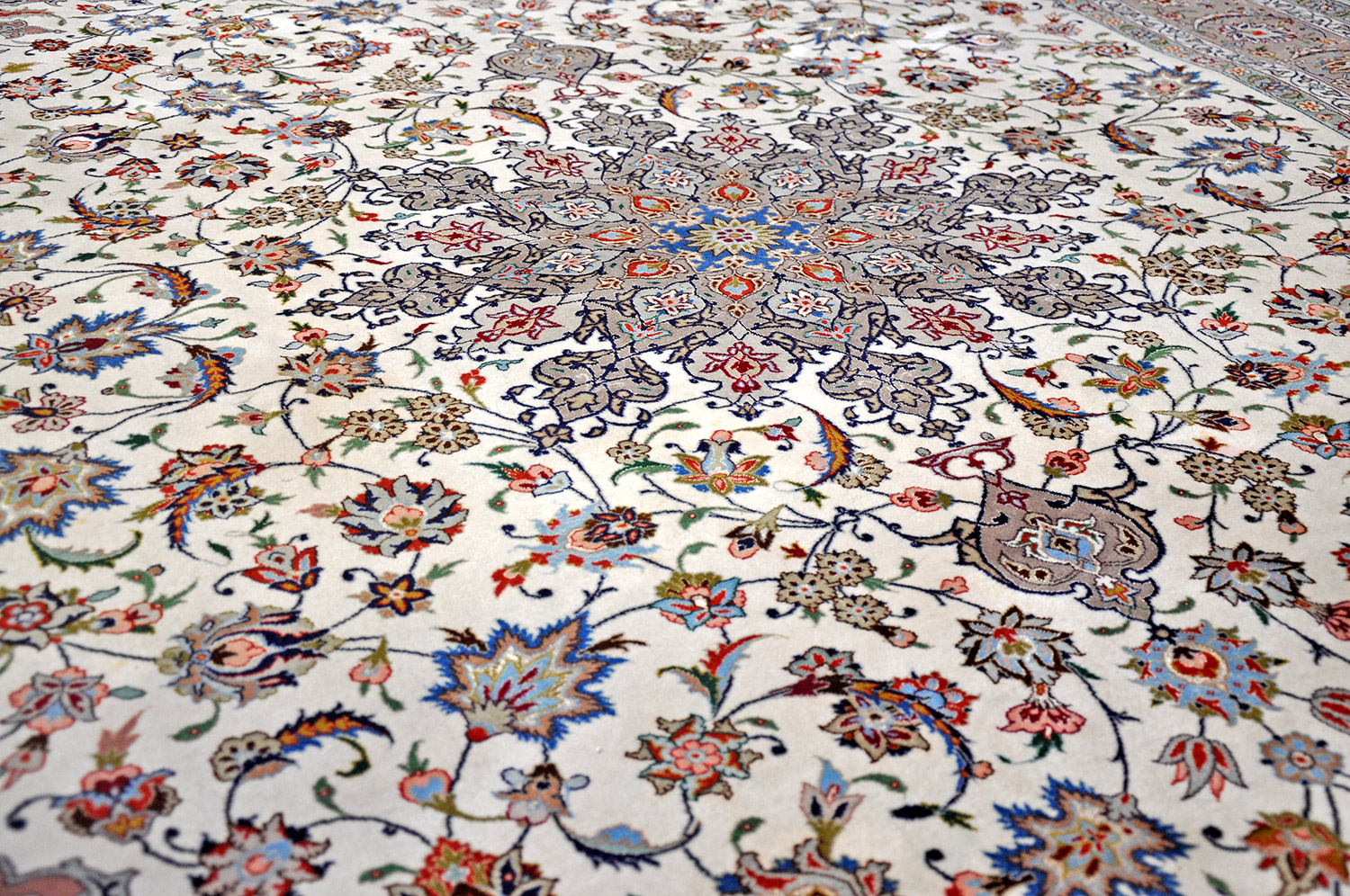 Täbriz Perserteppich neu 50 Raj | Medaillon