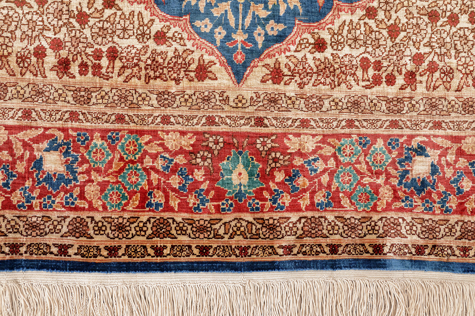 Hereke Seidenteppich Türkei neu | Allovermuster