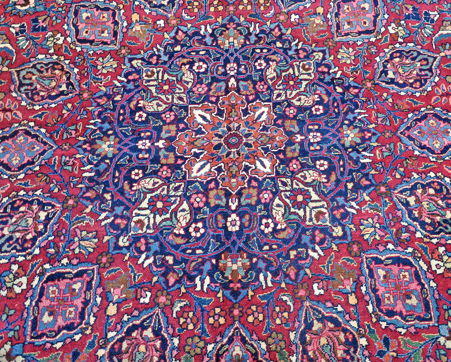 Mesched Perserteppich alt Übermaß | Medaillon