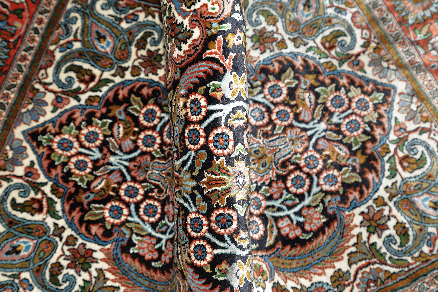 Kaschmir Seidenteppich Brücke Indien | Floral