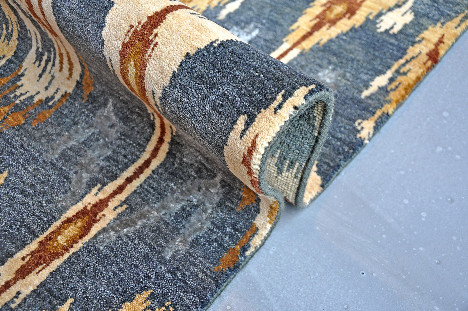 Nepalteppich modern Ikat anthrazit | Hochlandwolle