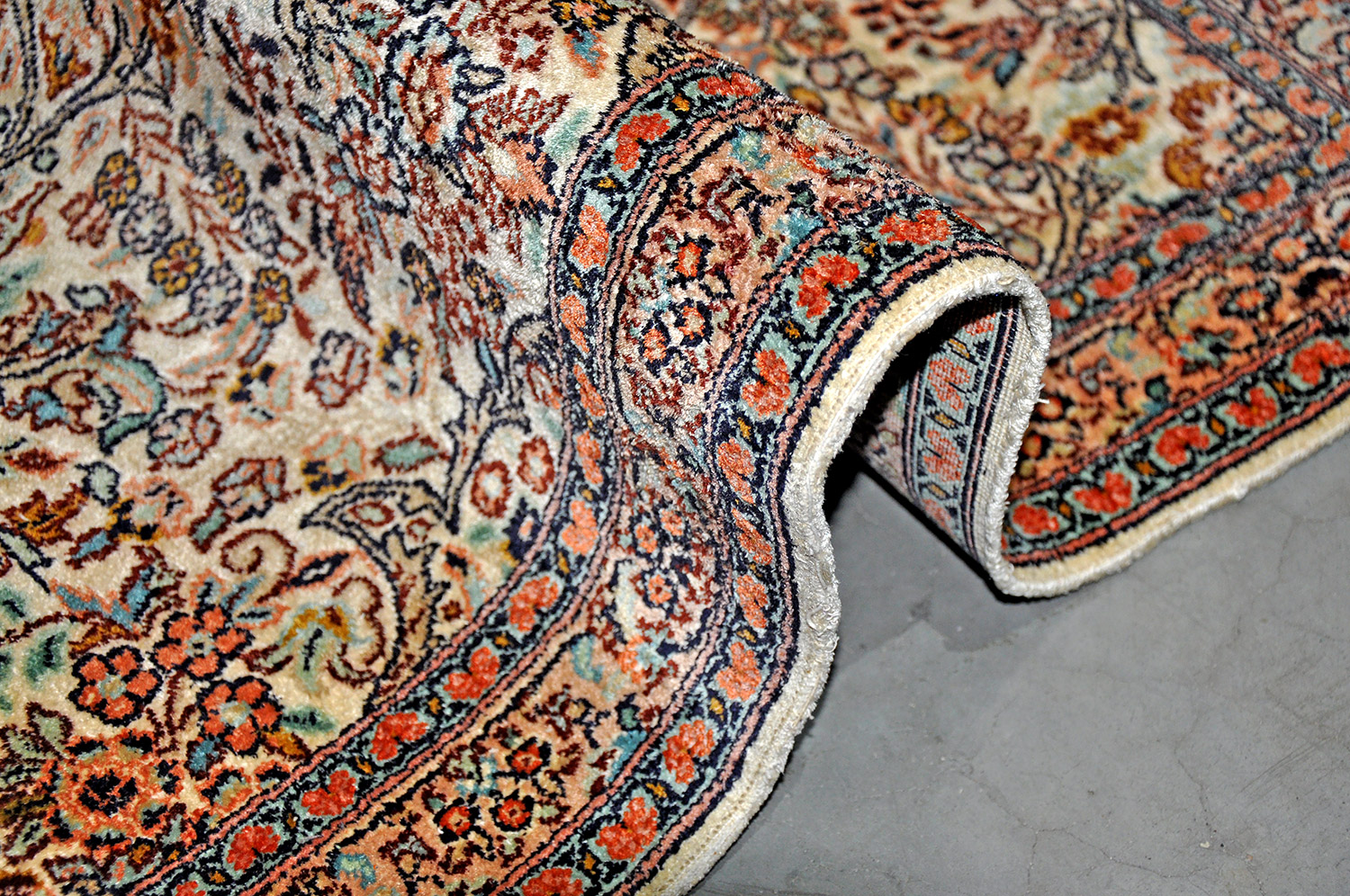 Kaschmir Seidenteppich Indien neu | Medaillon