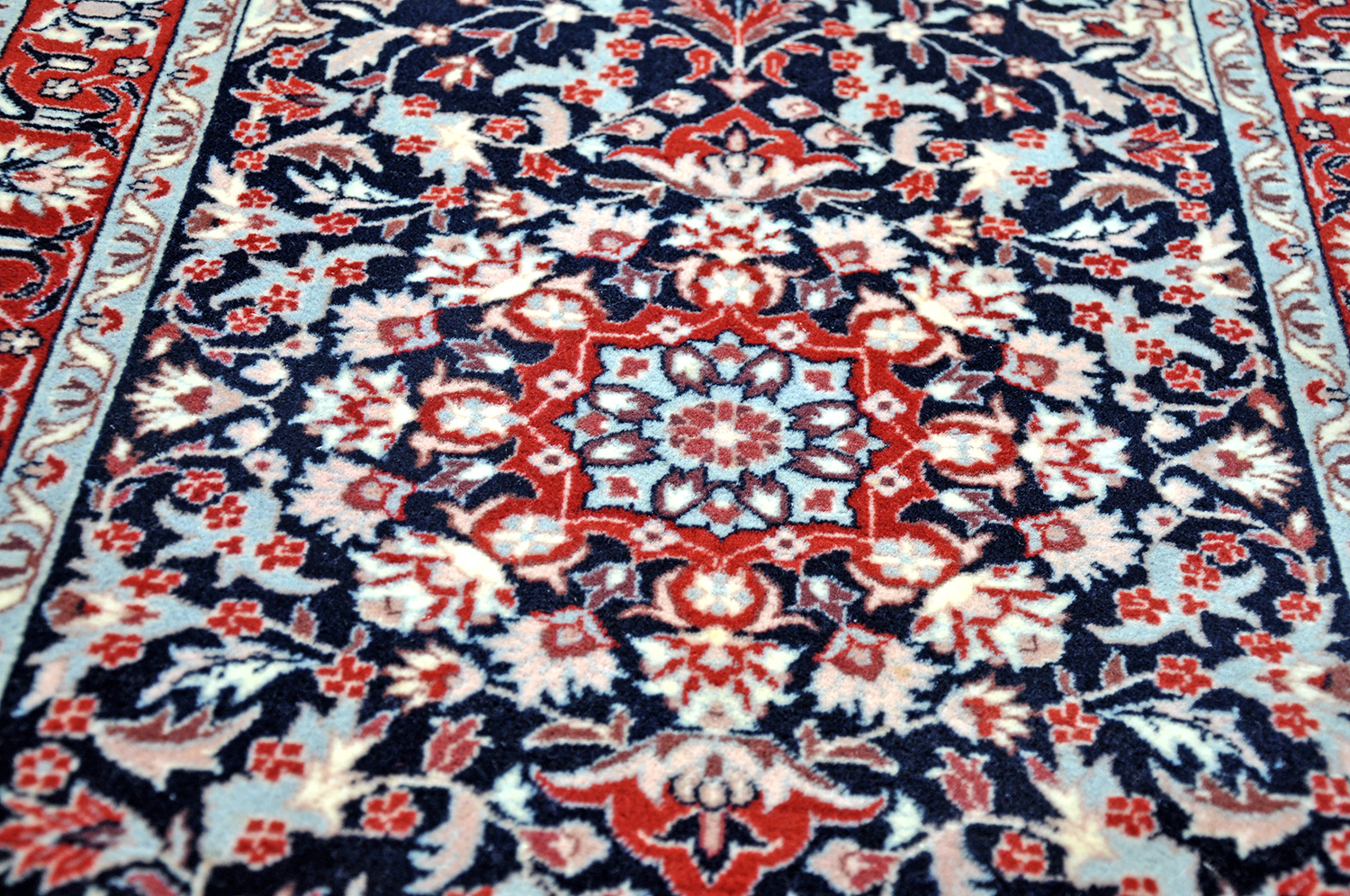 Isfahan Knüpfteppich China neu | Schurwolle