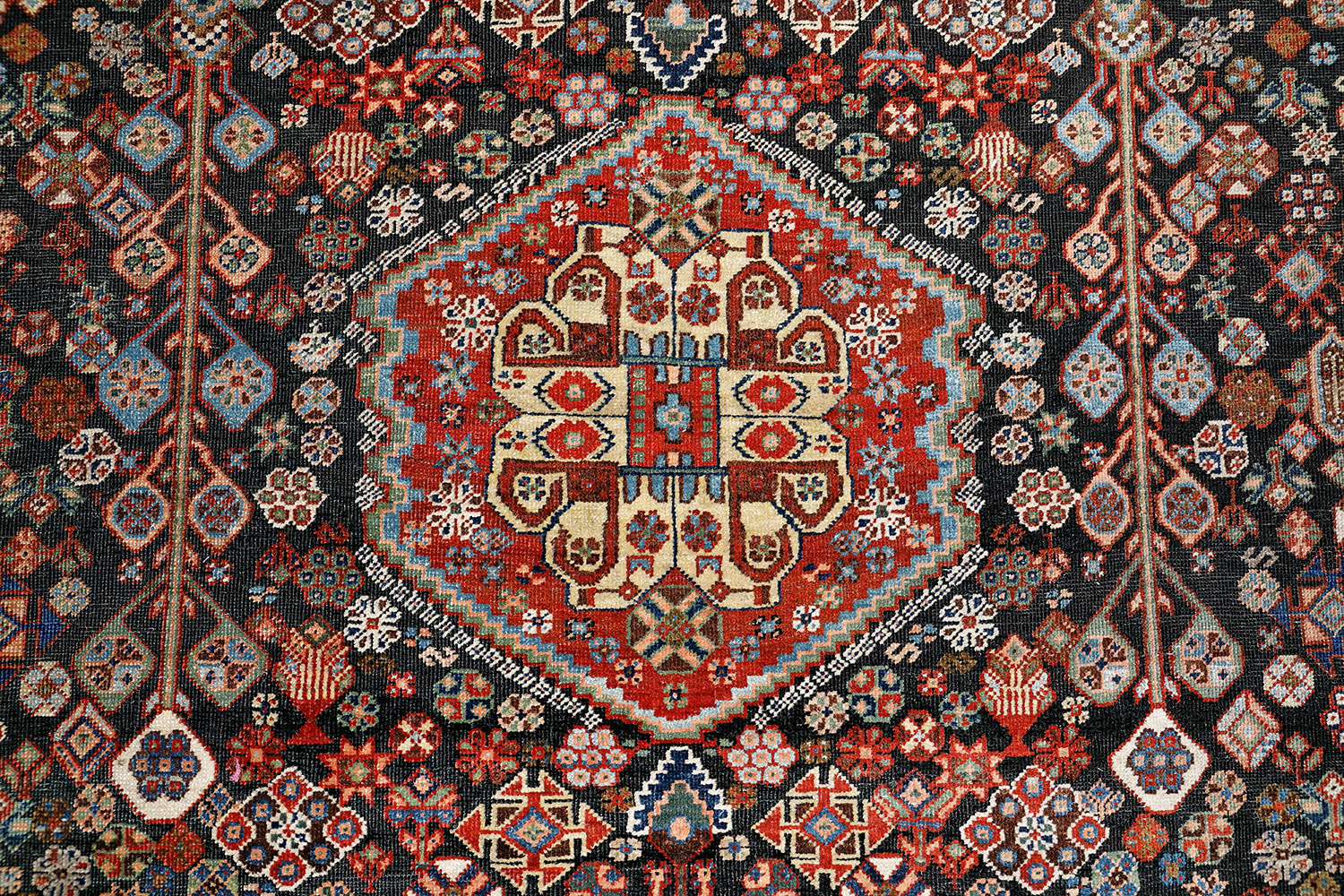 Ghaschghai Perserteppich antik | Medaillon