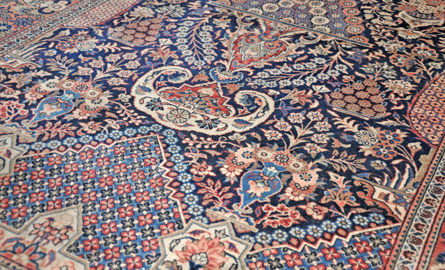 Keshan Perserteppich alt | Vasenmotiv