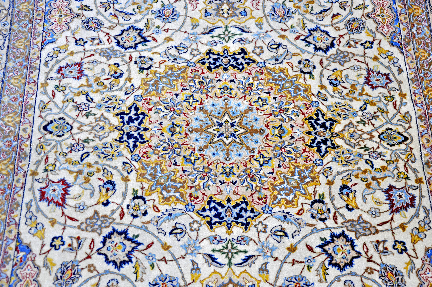 Isfahan Perserteppich neu | Medaillon