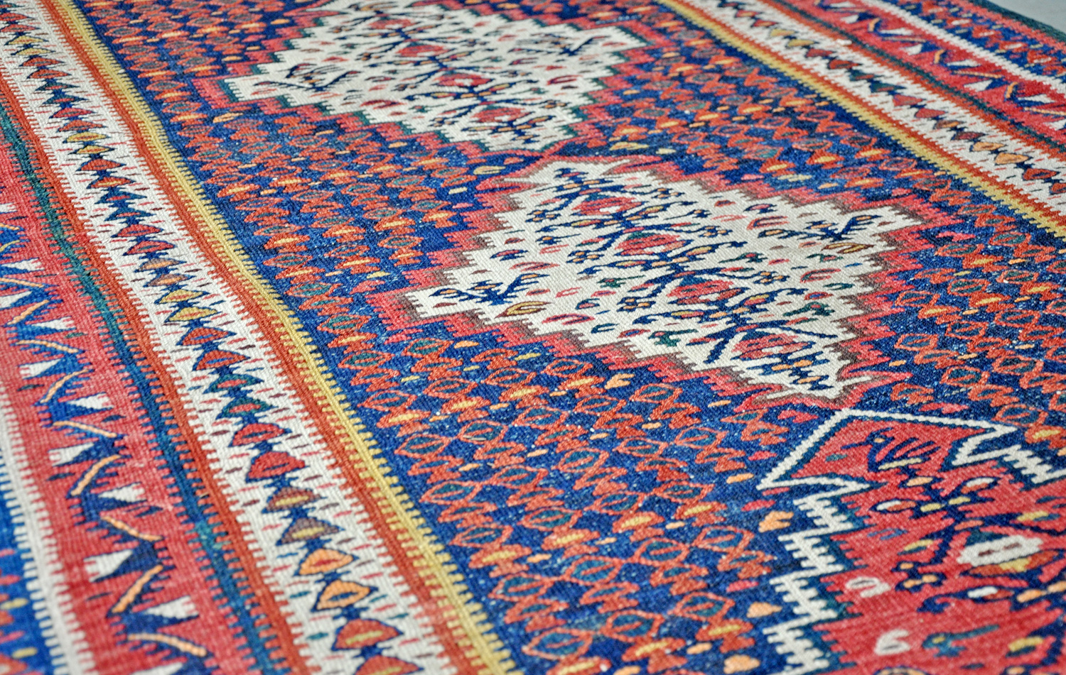 Senneh Kelim Perserteppich antik | dunkelrot