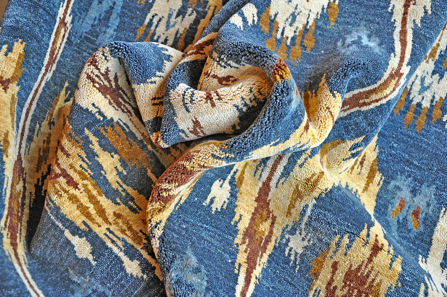 Nepalteppich modern Ikat anthrazit | Hochlandwolle