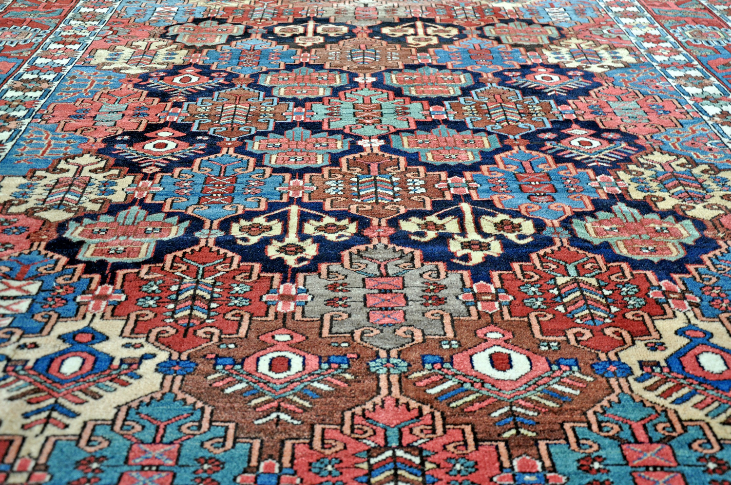 Bachtiar Perserteppich alt | Feldmuster