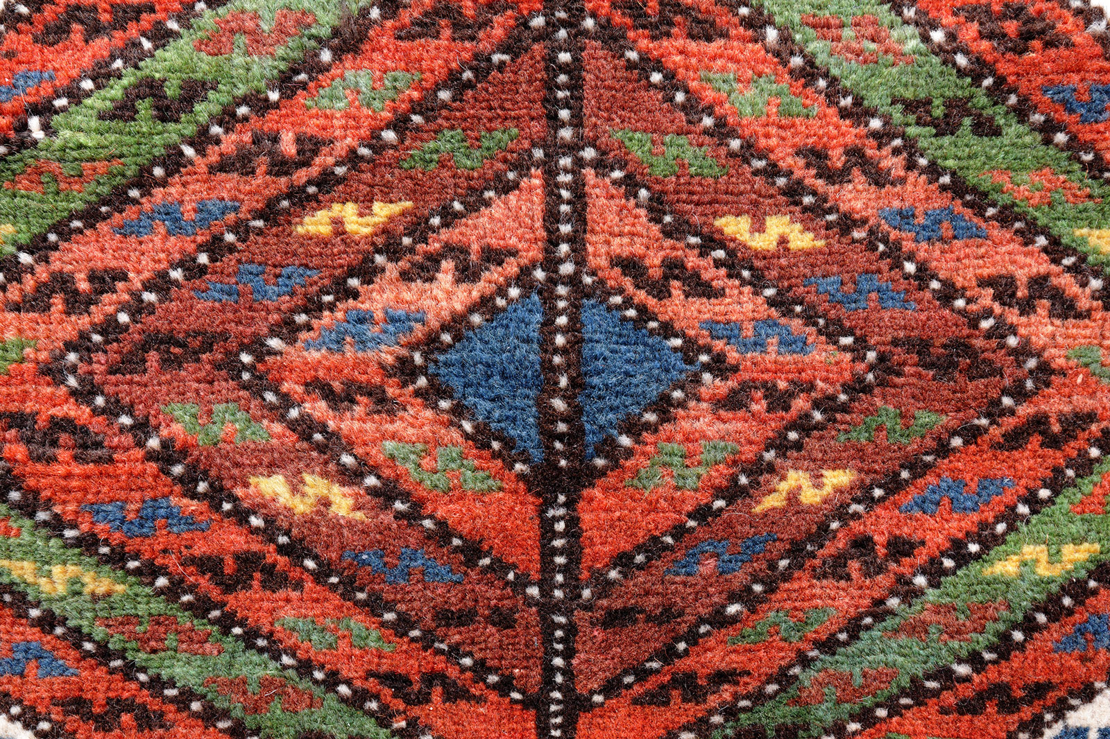 Gabbeh Perserteppich Ghashghai alt | Rautenmotiv