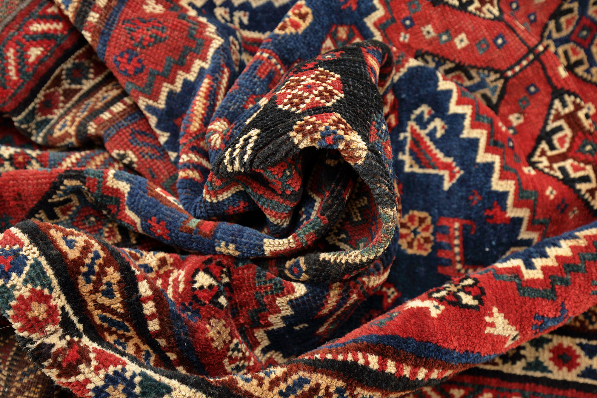 Ghashghai Perserteppich alt | Rautenmotiv